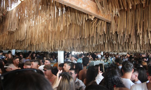 Wave Beach Bar