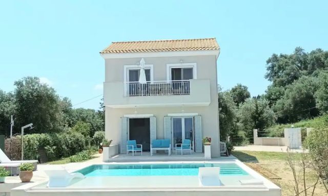 Βίλα με ιδιωτική πισίνα με θέα στη θάλασσα