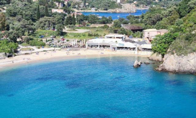 Παραλία Άγιος Σπυρίδωνας