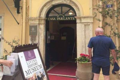 Casa Parlante