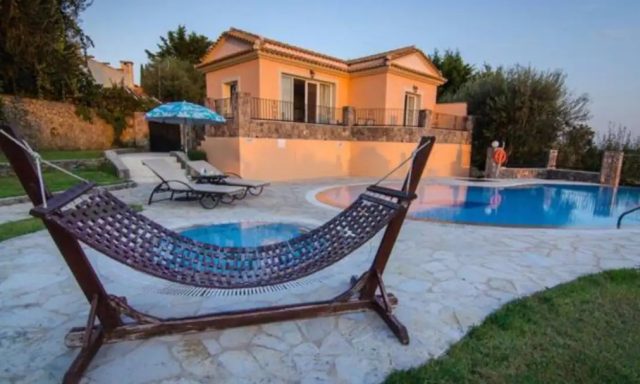 Ιδιωτική πισίνα Odyssey Villa Dassia Κέρκυρα