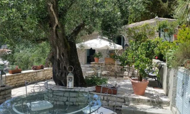 Ρομαντική παραθαλάσσια βίλα με θέα
