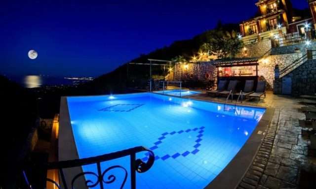 Small villa with panoramic view and infinity pool