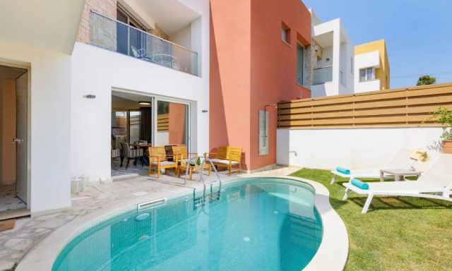 Villa Tessera Fos by Villa Plus