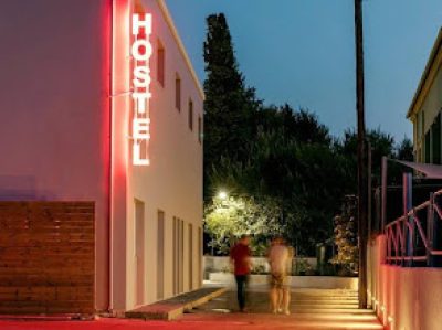 Local Hostel & Suites